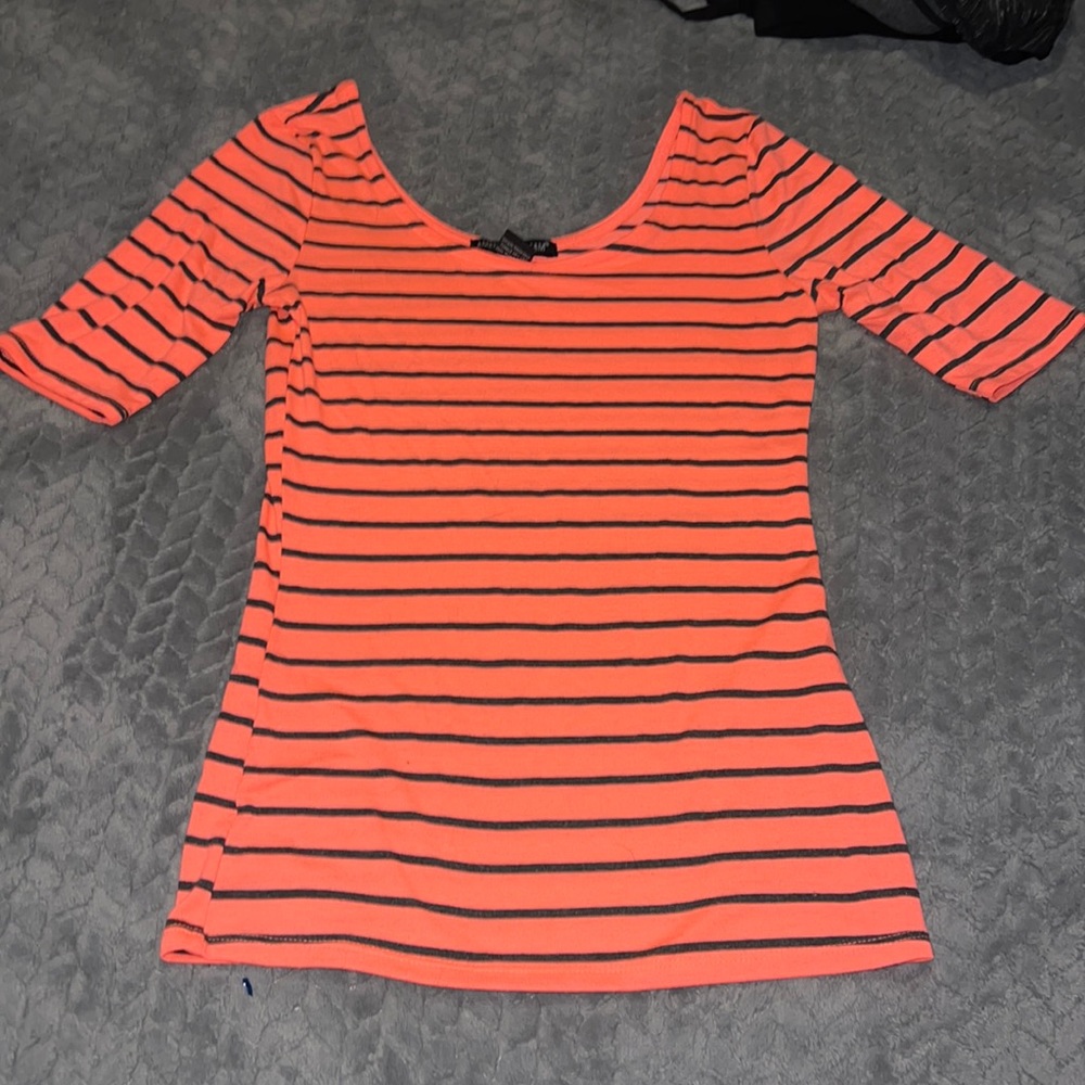 S American Dream, elbow length scoop neck shirt